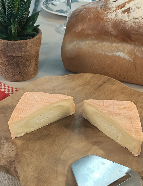 Le plateau de fromages avec le quart de maroilles